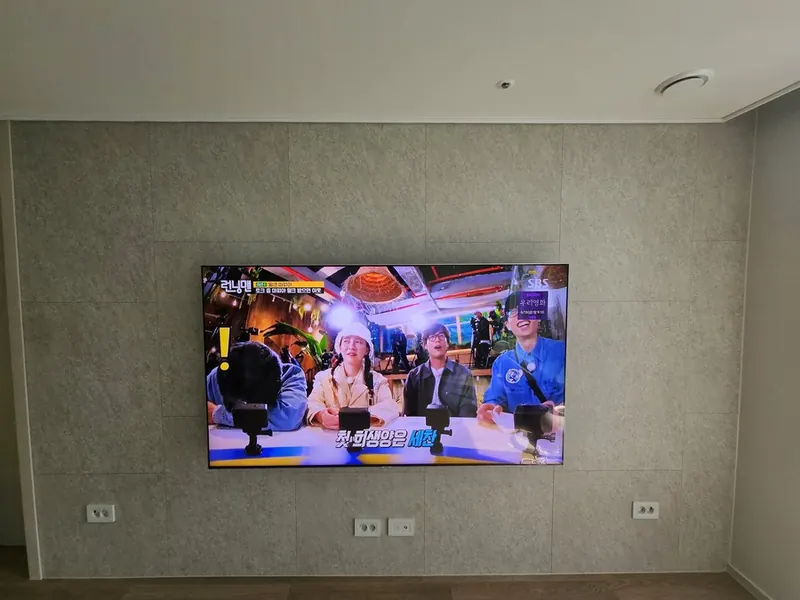 e편한세상 죽전 프리미어포레 무타공 벽걸이TV 거실