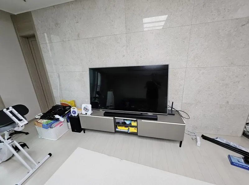 과천센트럴파크푸르지오써밋 무타공 벽걸이TV 설치전 거실장