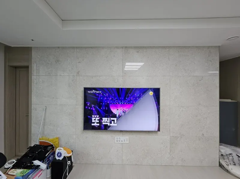 과천센트럴파크푸르지오써밋 무타공 벽걸이TV 전경